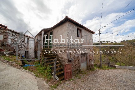 Casa de aldeia à venda na Rua do Tâmega