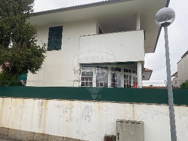 Moradia independente à venda na Rua Frei João de Mansilha