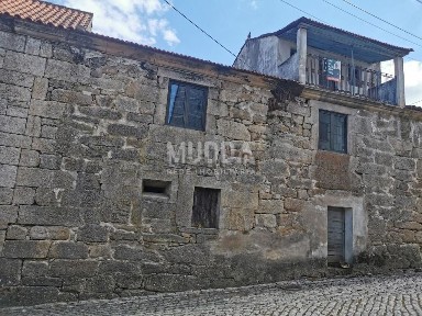 Casa ou moradia à venda na Avenida Padre Artur