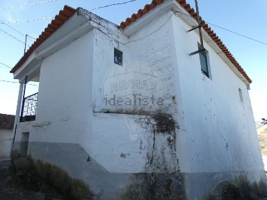 Moradia independente à venda em Casal de Loivos