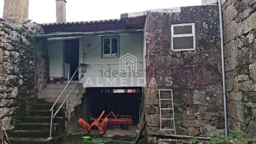Quinta ou casa rústica à venda em Oura