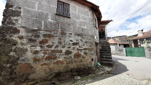 Casa de aldeia à venda em Soutelo de Aguiar