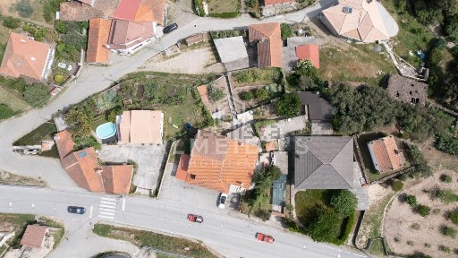 Moradia independente à venda em Adoufe e Vilarinho de Samardã