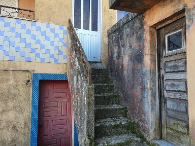 Moradia geminada à venda em Medrões