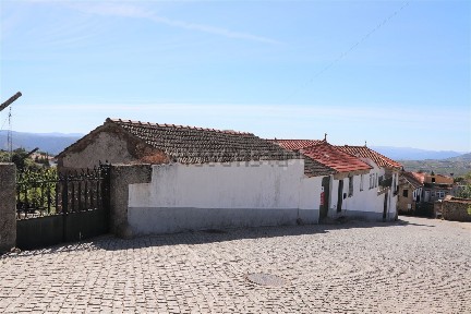 Casa ou moradia à venda em Sabrosa