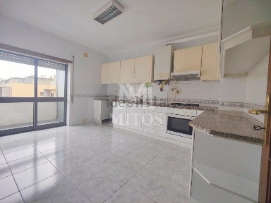 Arrendamento de apartamento T3 na Santa Maria Maior
