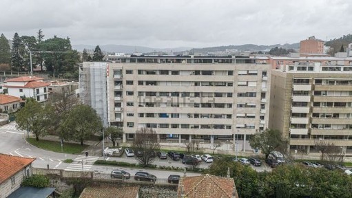 Arrendamento de apartamento T3 na Avenida São Gonçalo, 1626