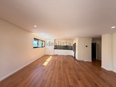 Arrendamento de apartamento T2 na Rua Padre Adelino Silva s/n