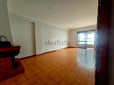 Arrendamento de apartamento T3 na Rua dos Torrados, 24