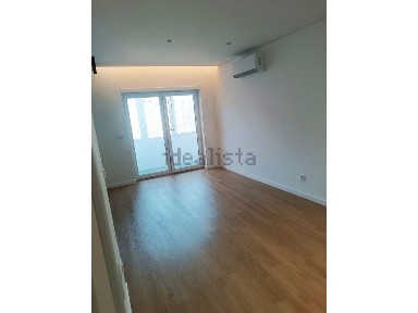 Arrendamento de apartamento T3 na Rua Conselheiro Januário