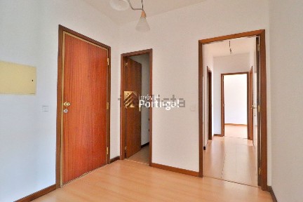 Arrendamento de apartamento T2 na Rua do Milénio, 56
