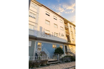 Arrendamento de apartamento T3 na Rua Professor Doutor Elísio de Moura, 68