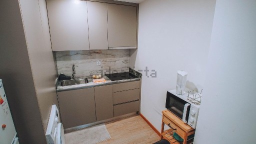 Arrendamento de apartamento T1 na Rua Capitão Alfredo Guimarães