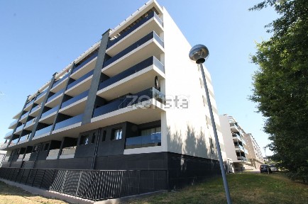 Arrendamento de apartamento T2 na Rua Domingos Rodrigues, 6