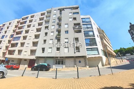 Arrendamento de apartamento T2 na Rua Fonte do Mundo, 34