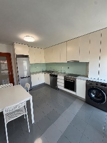 Arrendamento de apartamento T3 na Rua Cruz de Pedra