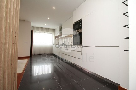 Arrendamento de apartamento T2 na Rua Francisco Mendes, 8