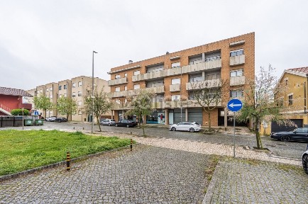 Arrendamento de apartamento T3 na Rua do Brejo