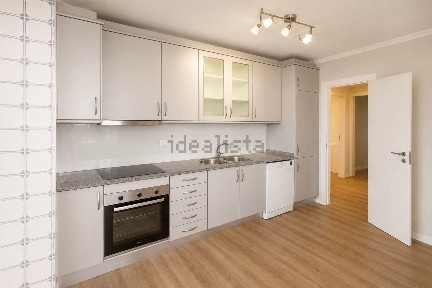 Arrendamento de apartamento T3 na Rua Professor Machado Vilela, 192