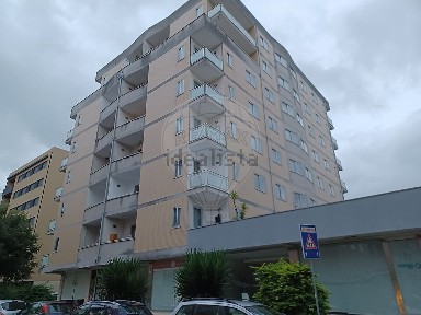 Arrendamento de apartamento T3 na Rua Irmãos Sousa