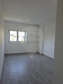 Arrendamento de apartamento T2 na Rua dos Galos