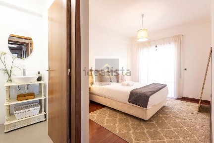 Arrendamento de apartamento T3 na Rua Tomás de Figueiredo s/n