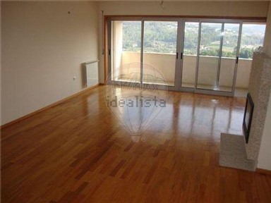 Arrendamento de apartamento T3 na Rua Moura Machado