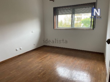 Arrendamento de apartamento T3 na Rua Professor Doutor Elísio de Moura