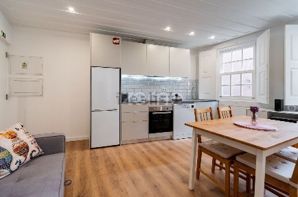 Arrendamento de apartamento T1 na Rua de Couros, 32