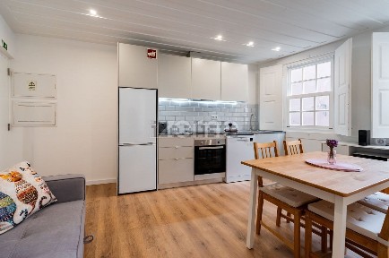 Arrendamento de apartamento T1 na Rua de Couros, 32