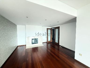 Arrendamento de apartamento T3 na Rua Maria de Sousa, 18