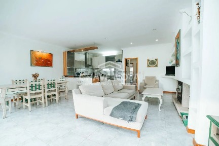 Arrendamento de apartamento T2 na Rua 25 De Abril, Lirisol I (lote 3) N.º 202 R/c Ap.18 s/n