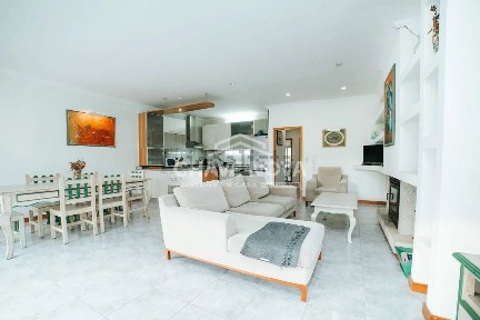 Arrendamento de apartamento T2 na Rua 25 De Abril, Lirisol I (lote 3) N.º 202 R/c Ap.18 s/n