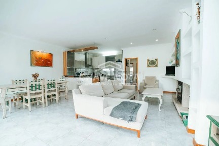 Arrendamento de apartamento T2 na Rua 25 De Abril, Lirisol I (lote 3) N.º 202 R/c Ap.18 s/n