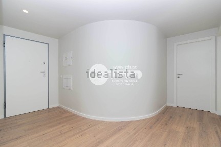 Arrendamento de apartamento T2 na Rua Conselheiro Januário
