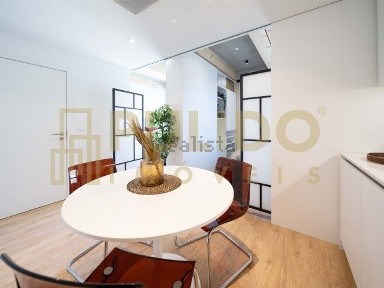Arrendamento de apartamento T0 na Rua Rómulo de Carvalho, 304