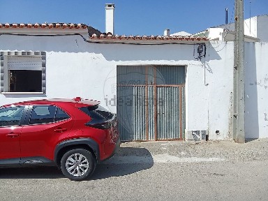 Moradia independente à venda na Rua da Apariça