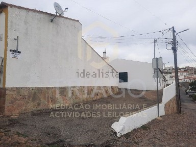 Moradia independente à venda em Barrancos