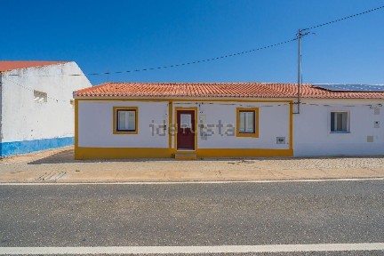 Moradia independente à venda em N122, 2