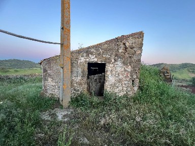 Moradia independente à venda em Monte dos Corvos s/n