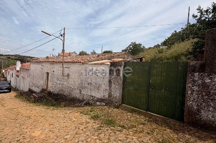 Moradia independente à venda em R. Val das Hortas