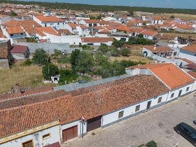 Moradia independente à venda na Rua Nova de Barrancos