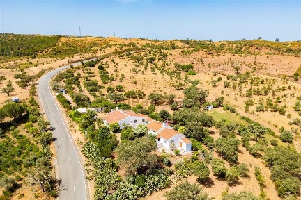 Quinta à venda em Gx56+9w Almodôvar, Portugal