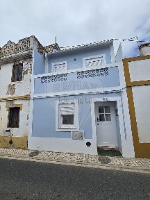 Moradia independente à venda em São Salvador e Santa Maria