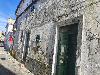 Moradia independente à venda no Largo de São João