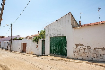 Moradia independente à venda em Santo Aleixo da Restauração