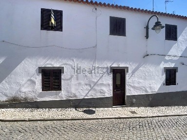 Moradia independente à venda na Rua da Bica