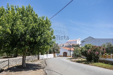 Santo Aleixo da Restauração, Rua de Moura, 2