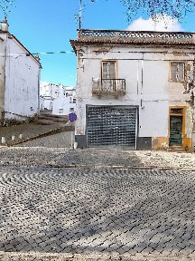 Moradia independente à venda na Rua de Dom Afonso III