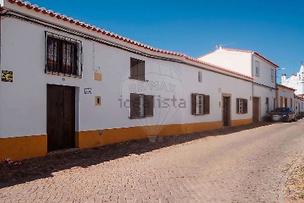 Moradia independente à venda na Travessa do Mira